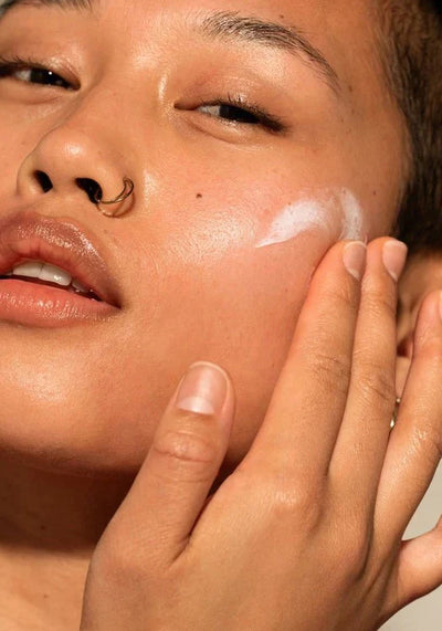 Skin Defence Multi- Protection Light Essence Spf 50 Pa +++